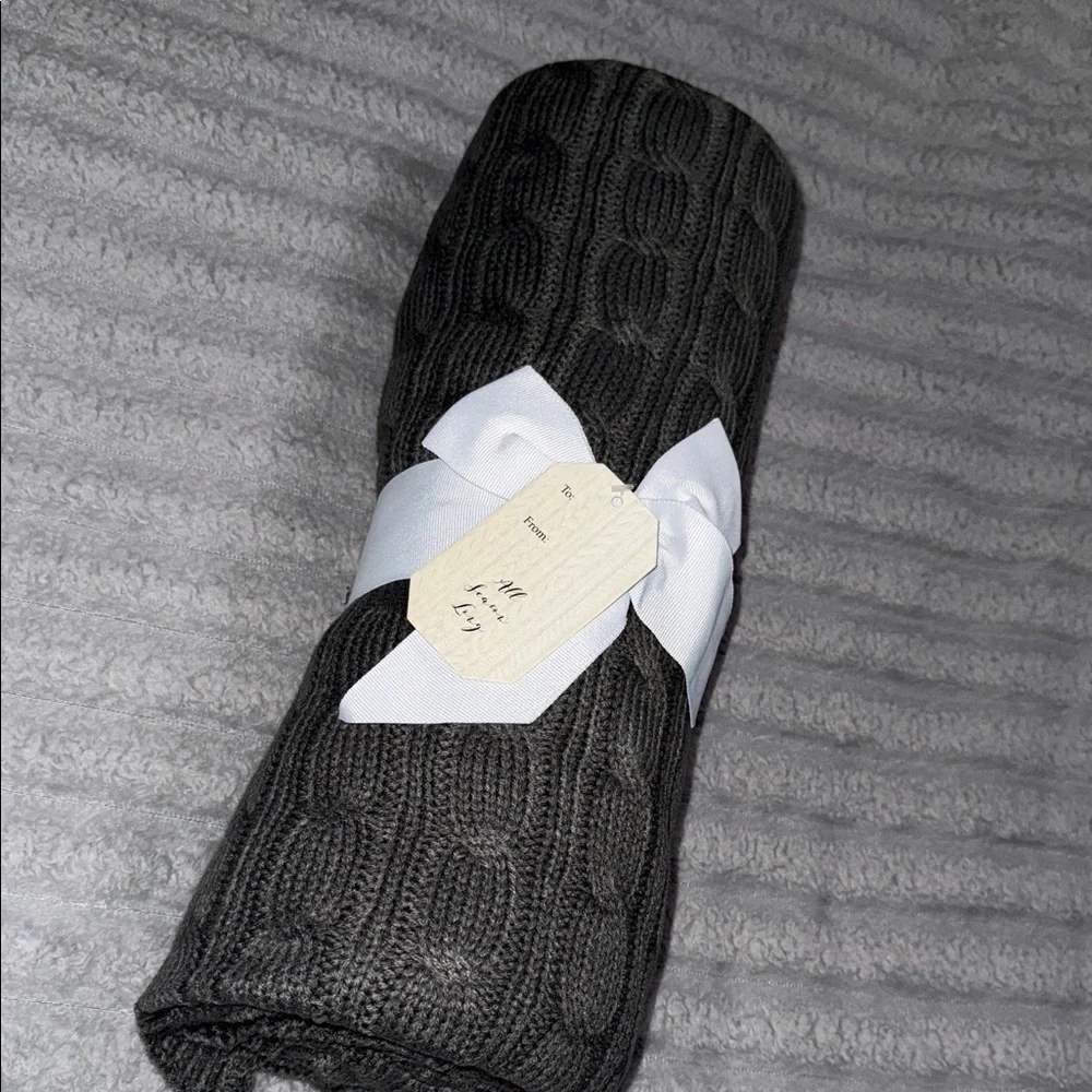 Elegant Gray Cable Knit Throw Blanket 50x60”